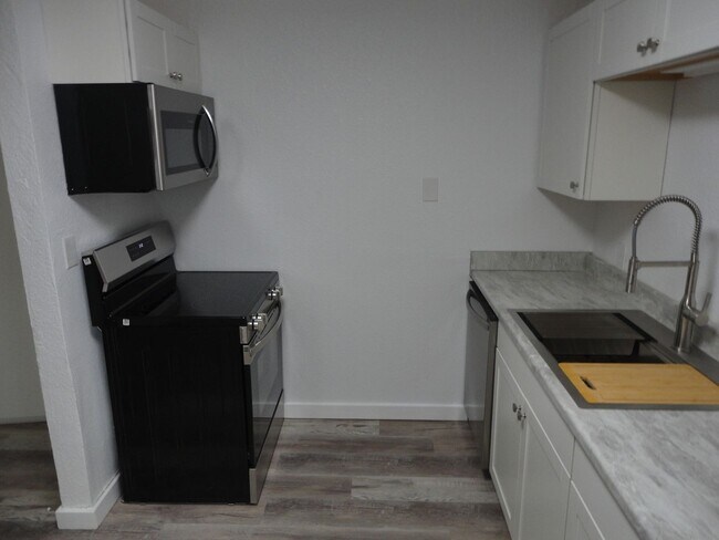 Building Photo - 1 Bedroom/1 Bathroom in Tumblin Creek