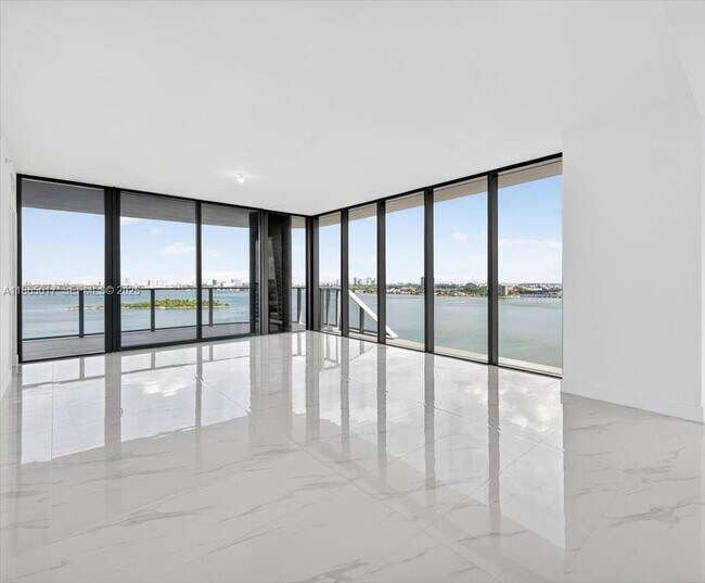 Building Photo - 700 NE 24th St