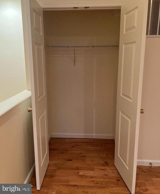 Building Photo - 2037 Powell Dr