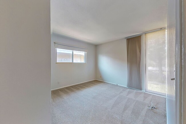 Building Photo - Large Family home - 4 Bedroom / 3 Bath