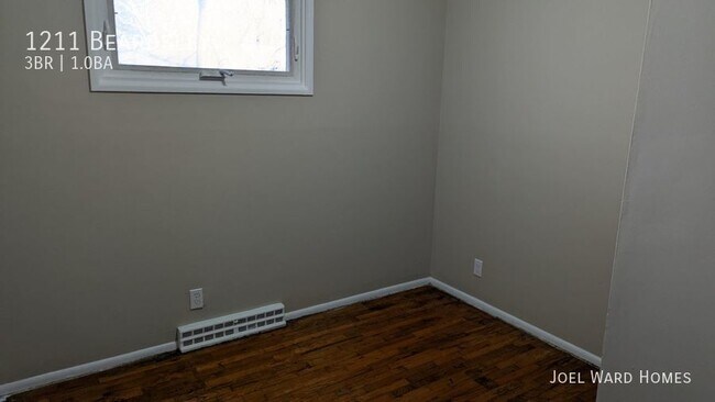 Building Photo - 3 Bedroom Home With A Fully Fenced In Yard