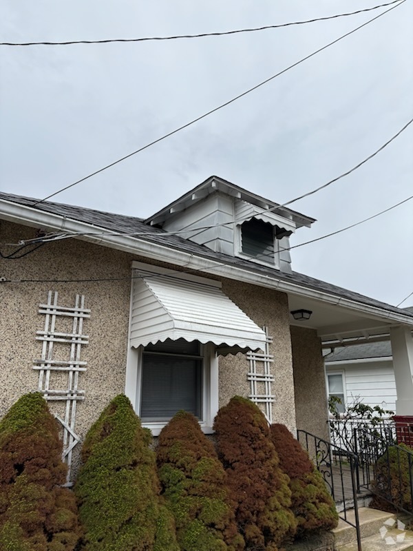 Building Photo - 1346 W North St