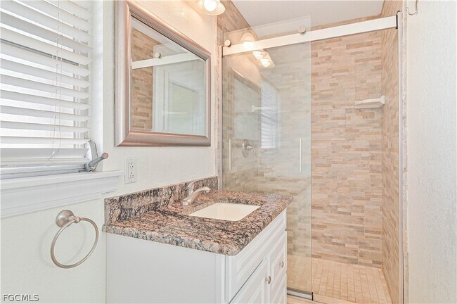 Building Photo - 711 Monterey Ave