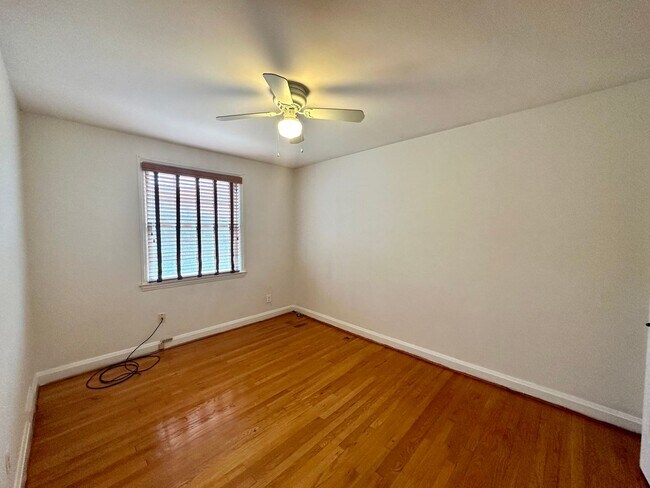 Building Photo - Charming 3 Bedroom/1.5 Bathroom Townhome with In-Unit Laundry in Towson, MD!