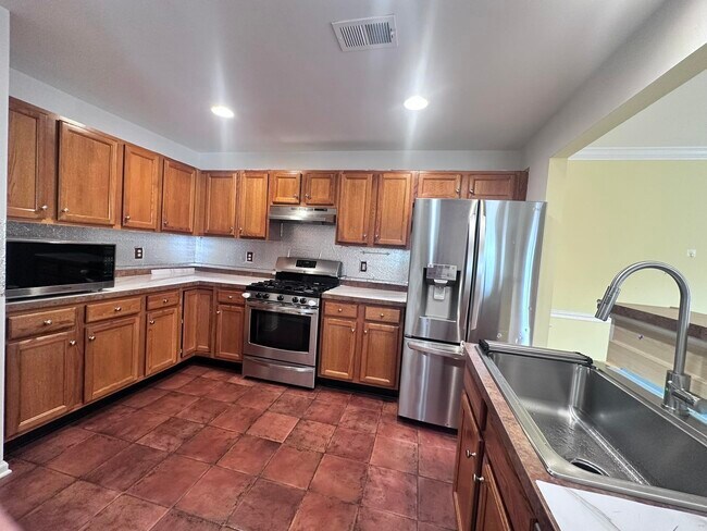 Building Photo - 2 ELCO Ct