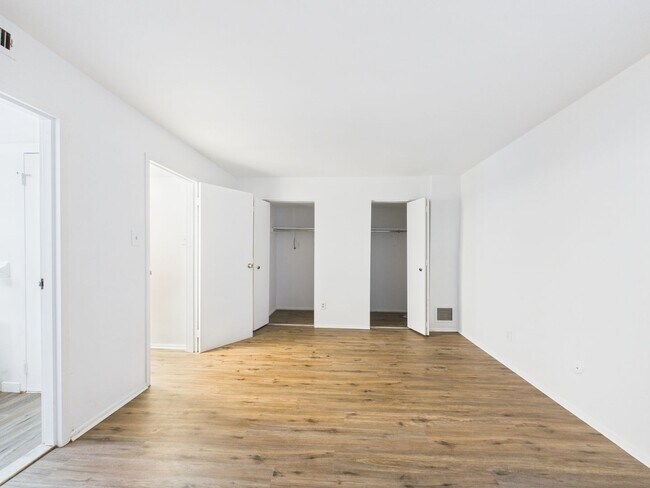 Building Photo - #1 St James Court