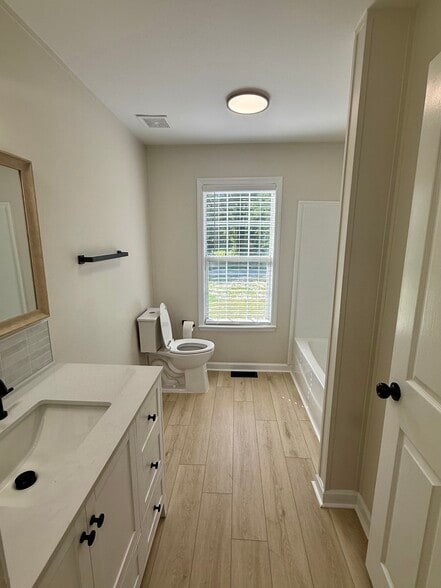 Building Photo - 25 Winterberry Ln