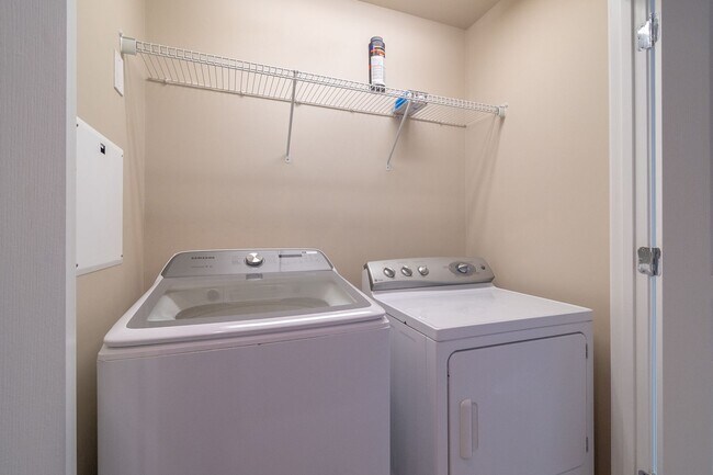 Building Photo - Gorgeous Townhome in the Heart of Fort Mill’s Baxter Village!