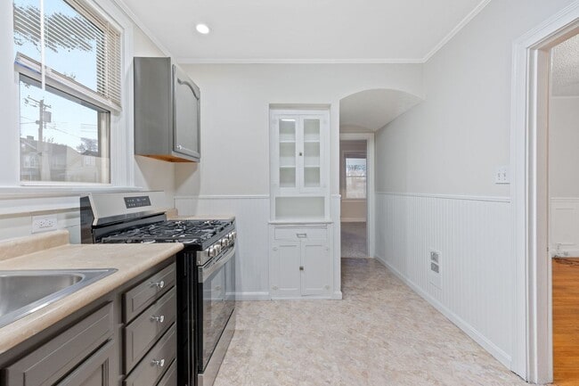 Building Photo - Cheviot- Charming 3 bed 2 bath