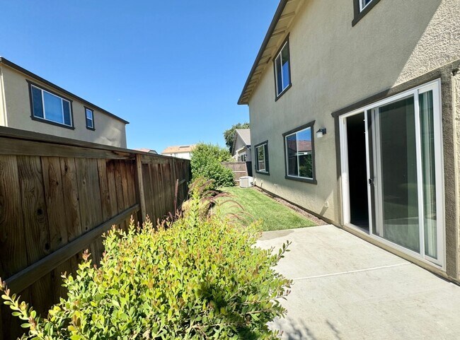 Building Photo - Beautiful home in Springlake!!