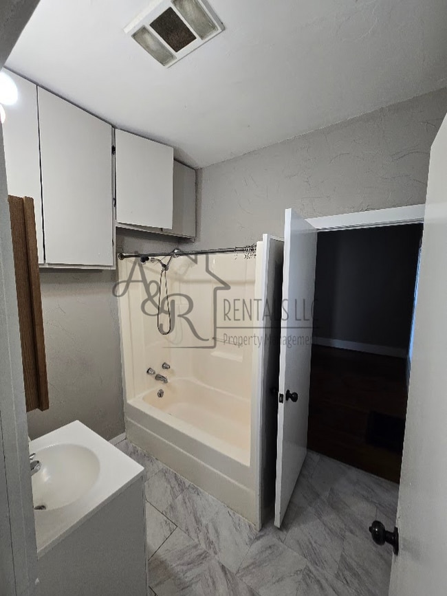 Building Photo - 103 E 17th St