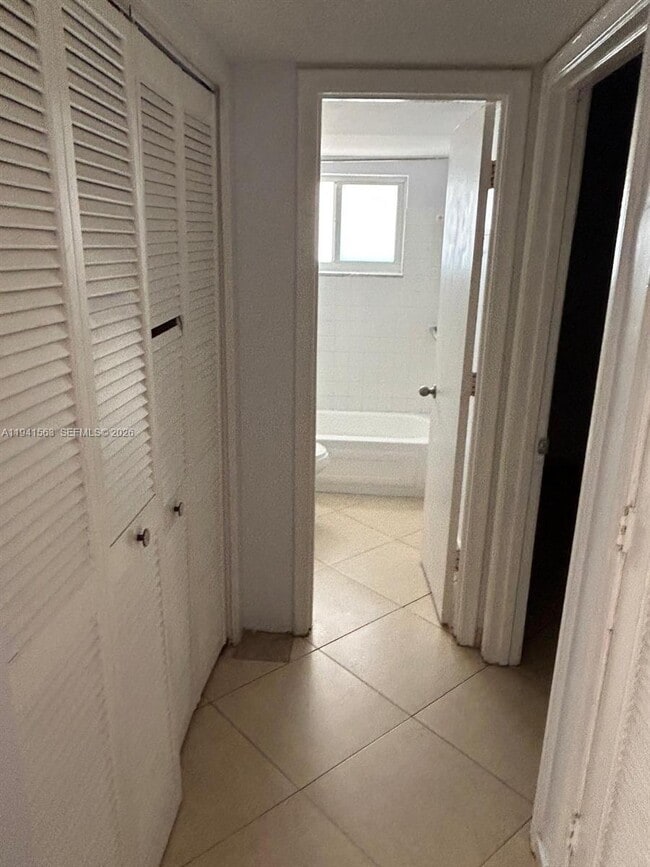 Building Photo - 1111 SW 4th St