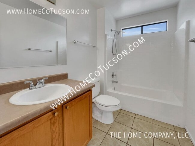 Building Photo - 1421 S Park Ave