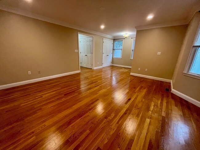 Building Photo - 6 N Park St