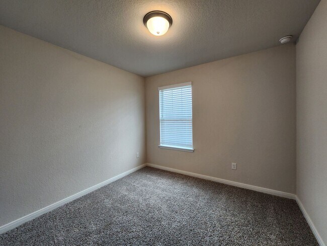 Building Photo - Large 4 Bedroom House in Meyers Landing / Fridge Included / Cute Front Porch / Yard/ CISD