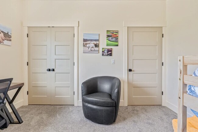 Building Photo - 303 CM Rdg Ln