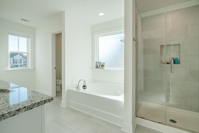 Building Photo - 63 Buckingham Dr