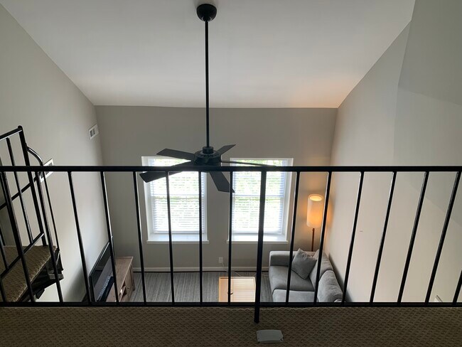 Building Photo - 2 Bed, 1 Bath Condo