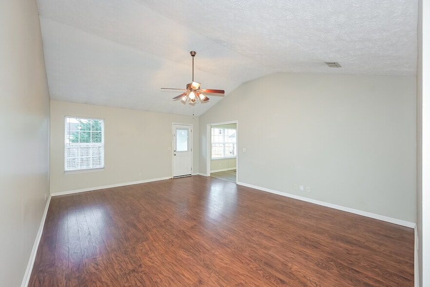Building Photo - 3012 Wellington Pl