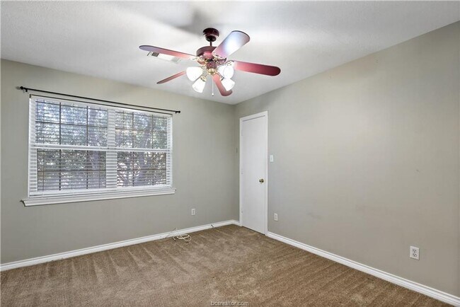 Building Photo - 1903 Woodsman Dr