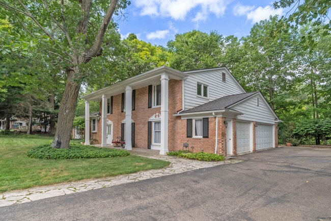 Building Photo - 34150 Hunters Row