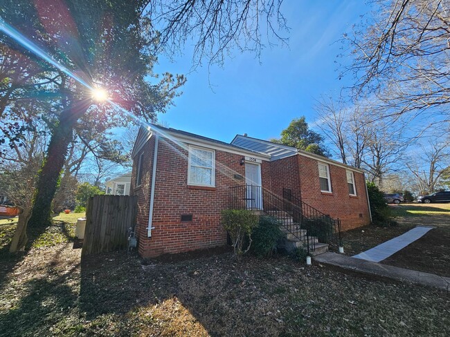 Primary Photo - Cute Home in Plaza-Midwood/Noda Area