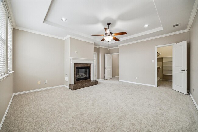 Building Photo - 5629 Dolores St