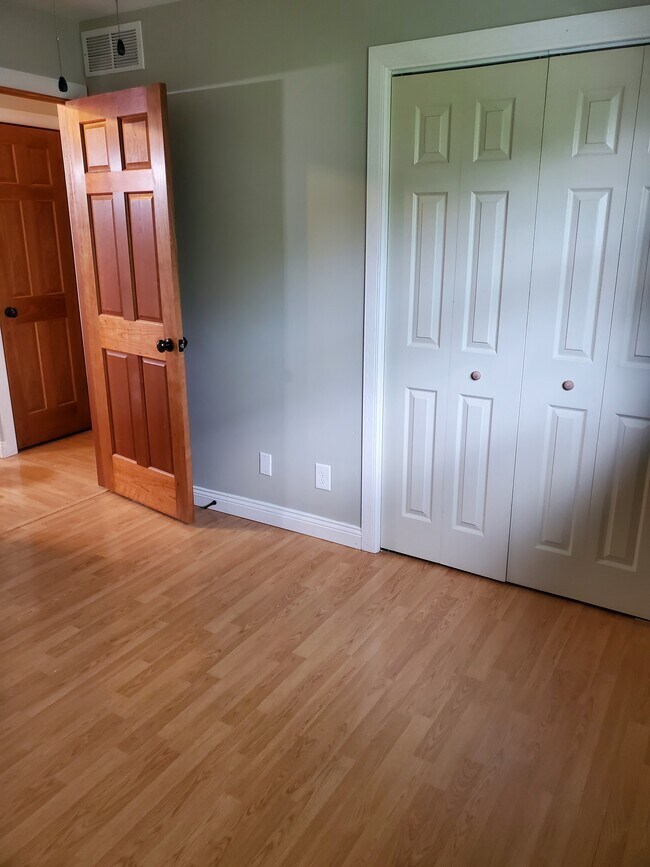 1st bedroom - 9830 McKinley St