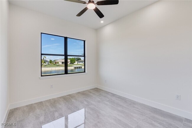 Building Photo - 153 SE 21st St