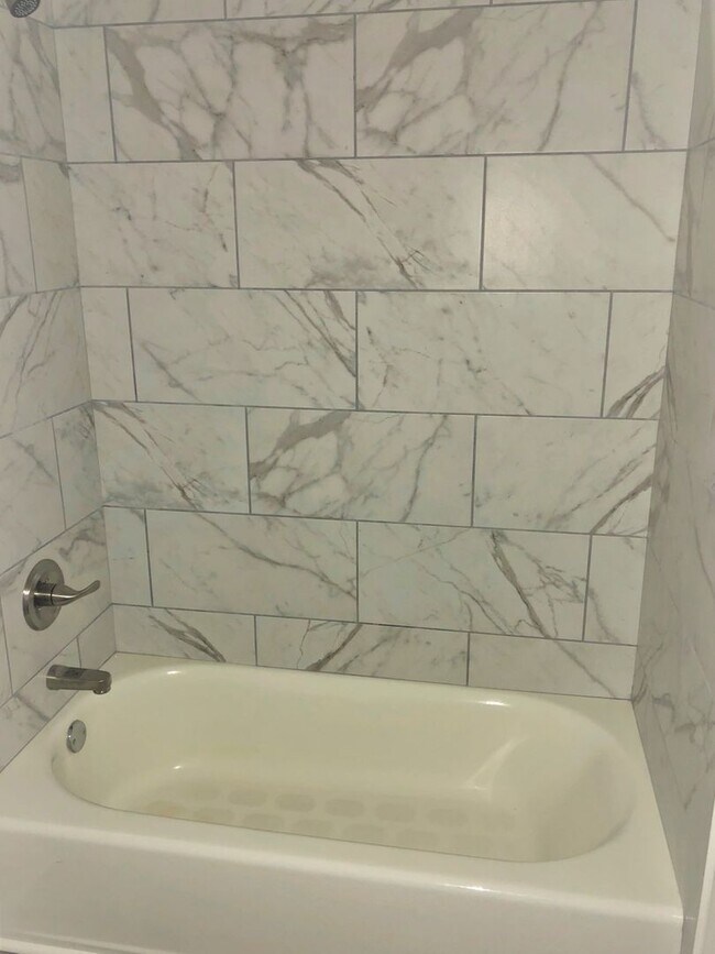 Building Photo - 2/2 Dolphin Villas Condo, Gulf Shores!