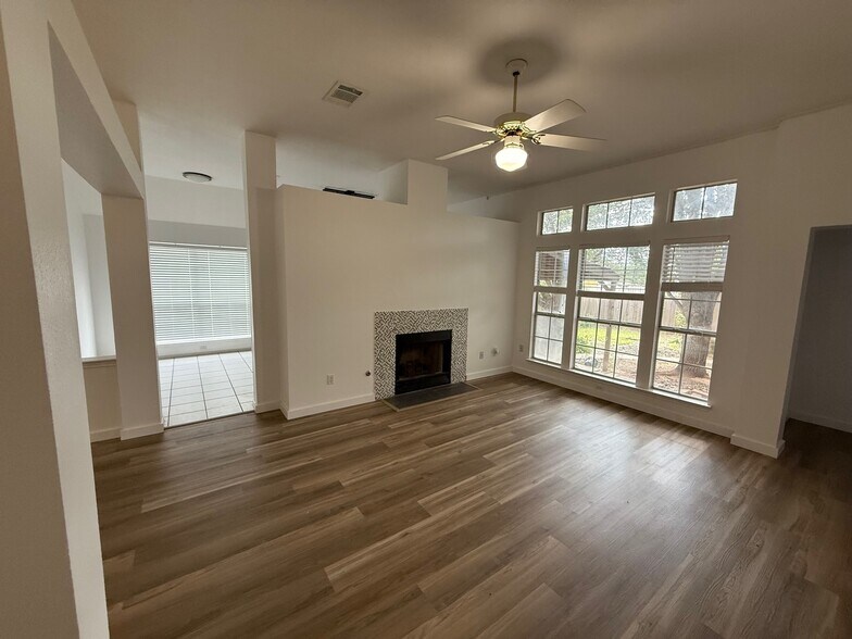 Building Photo - 1608 Parkwood Dr