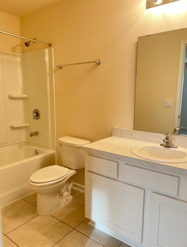 Building Photo - 131 Pomona Wy