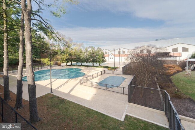 Building Photo - 1808 Old Meadow Rd