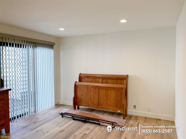 Building Photo - 3 br, 2 bath Condo - 2490 Golf Links Cir -