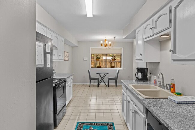 Building Photo - 1274 Sharlo Ave