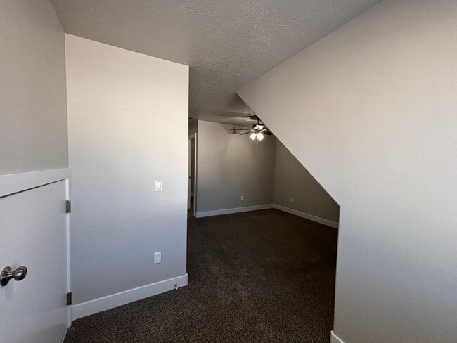 Building Photo - DARLING TWO BEDROOM TOWNHOME IN CEDAR CITY!