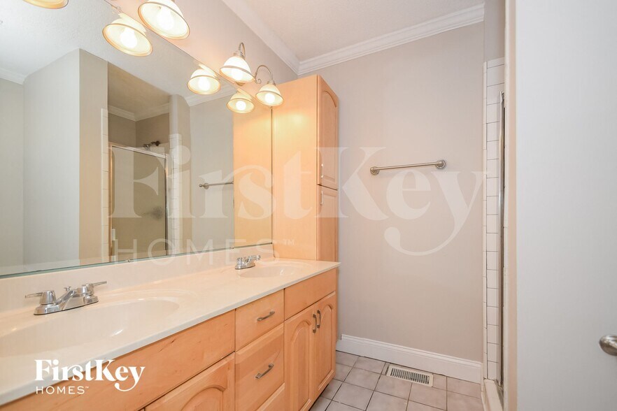 Building Photo - 4217 Park Cir