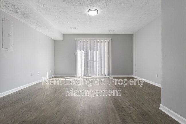 Building Photo - 1649 Foxhaven Dr