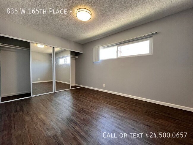 Building Photo - 835 W 165th Pl