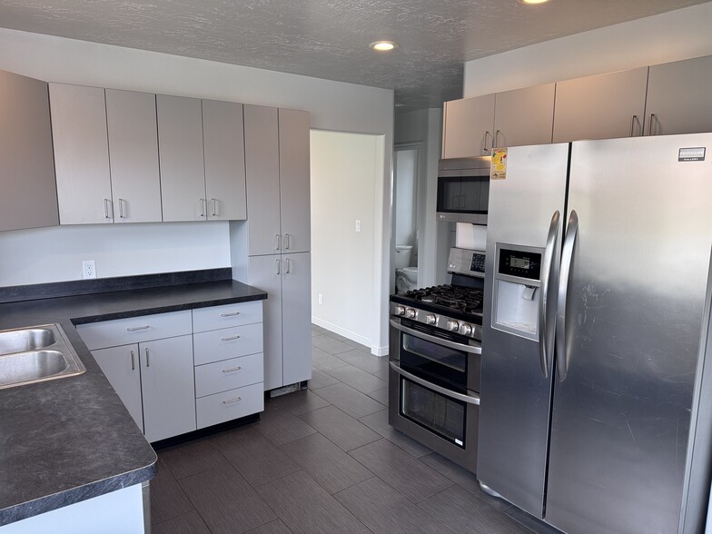 Building Photo - 3879 S 2050 W