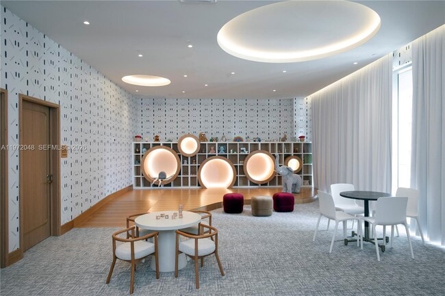 Building Photo - 2655 S Bayshore Dr