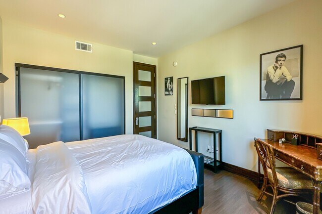 Building Photo - 11470 Dona Evita Dr