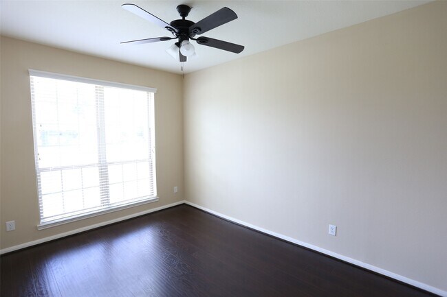 Building Photo - 3327 Summerwood Ln