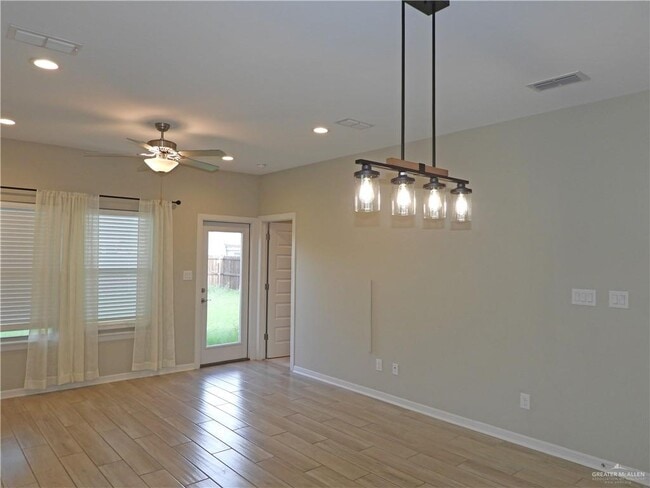 Building Photo - 15 E Candor Dr