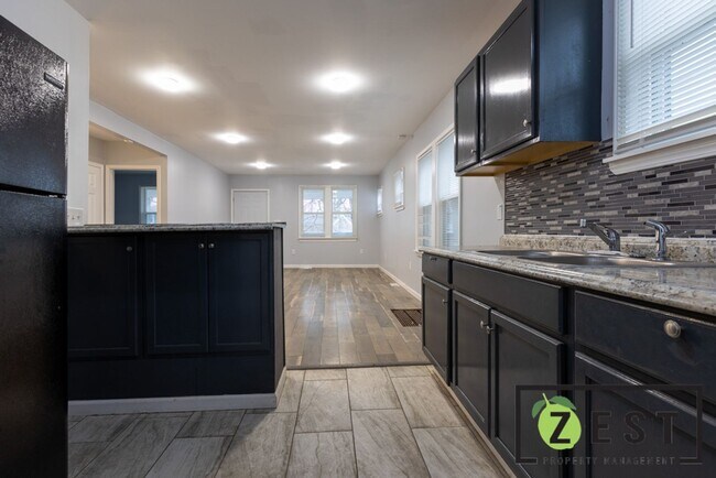 Building Photo - 4-BEDROOM 2-FULL BATHROOMS