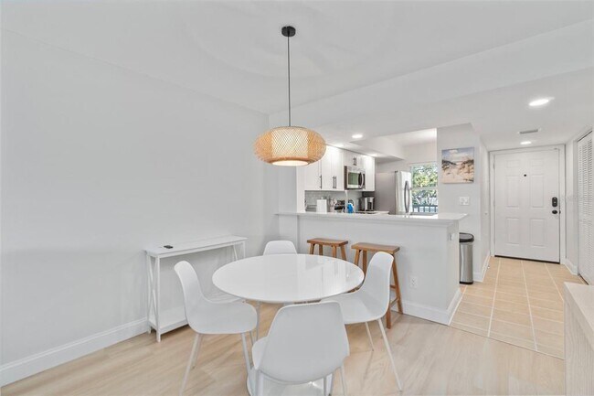 Building Photo - 433 Cerromar Ln