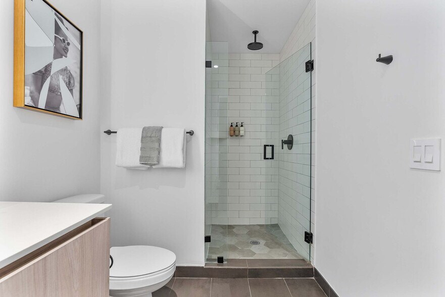 Building Photo - 398 NE 5th St