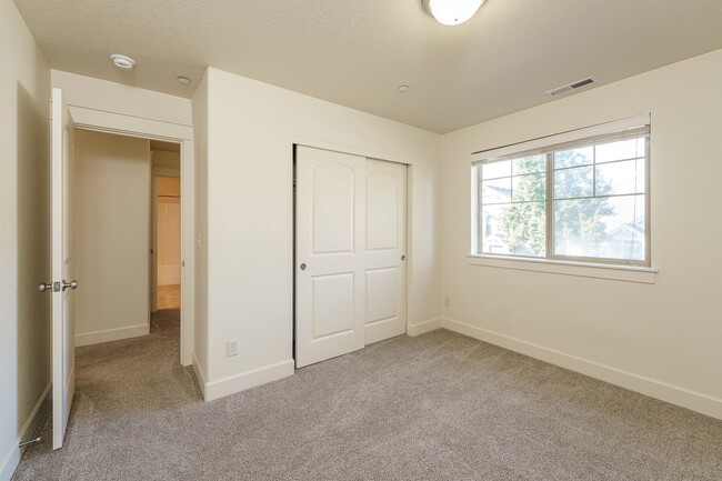 Building Photo - FEB MOVE IN SPECIAL - 4 Bedroom 2.5 Bath D...