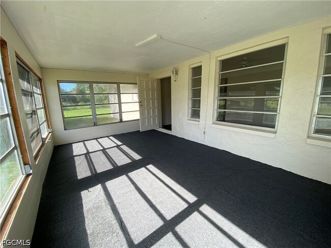 Building Photo - 7906 Suncoast Dr