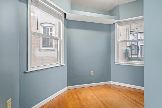 Building Photo - 740 Elm St